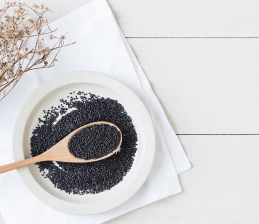 Czarnuszka – wszechstronne zastosowanie w dekoracji, medycynie i kuchni